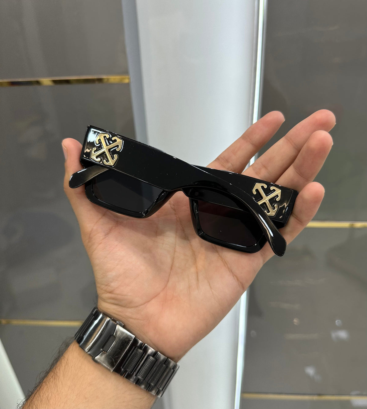 OffWhit e 1128 Black Ultimate Luxury Shade With Original Packaging