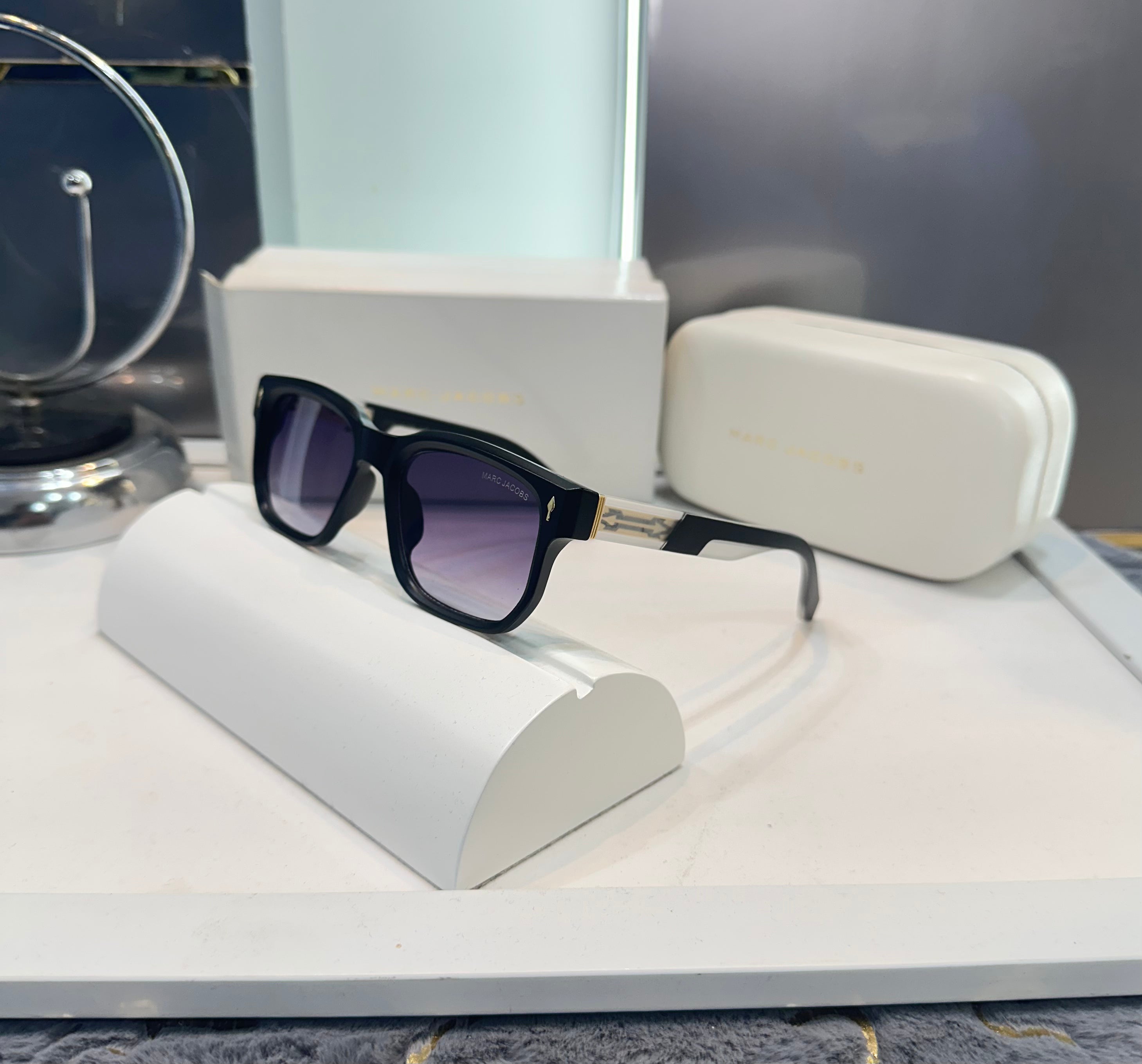 Mar c Jacob s Ultimate Luxury Shade With Original Packaging – Lugraa